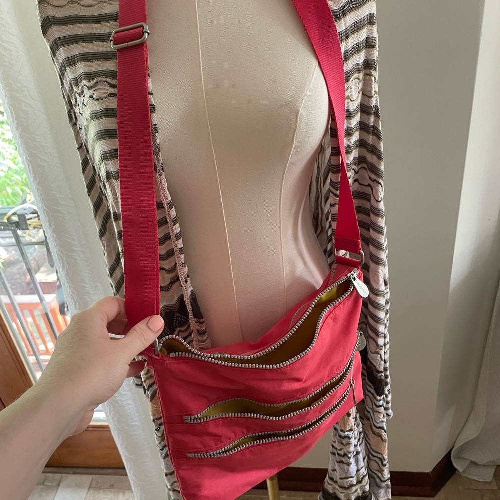 Baggallini Zippered Washable Crossbody Bag Large Size - Picture 7 of 10